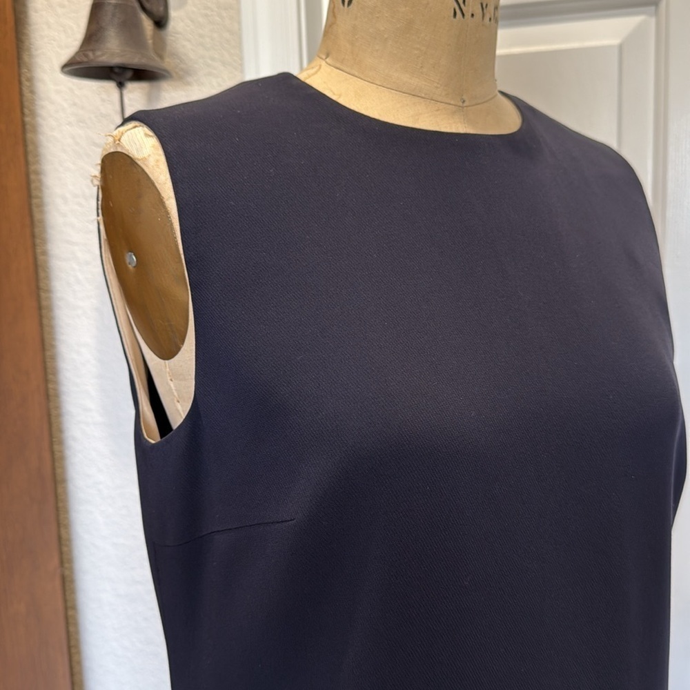 Ann Taylor Classy and Sophisticated sleeveless dark navy dress. Size 6 - Picture 3 of 9